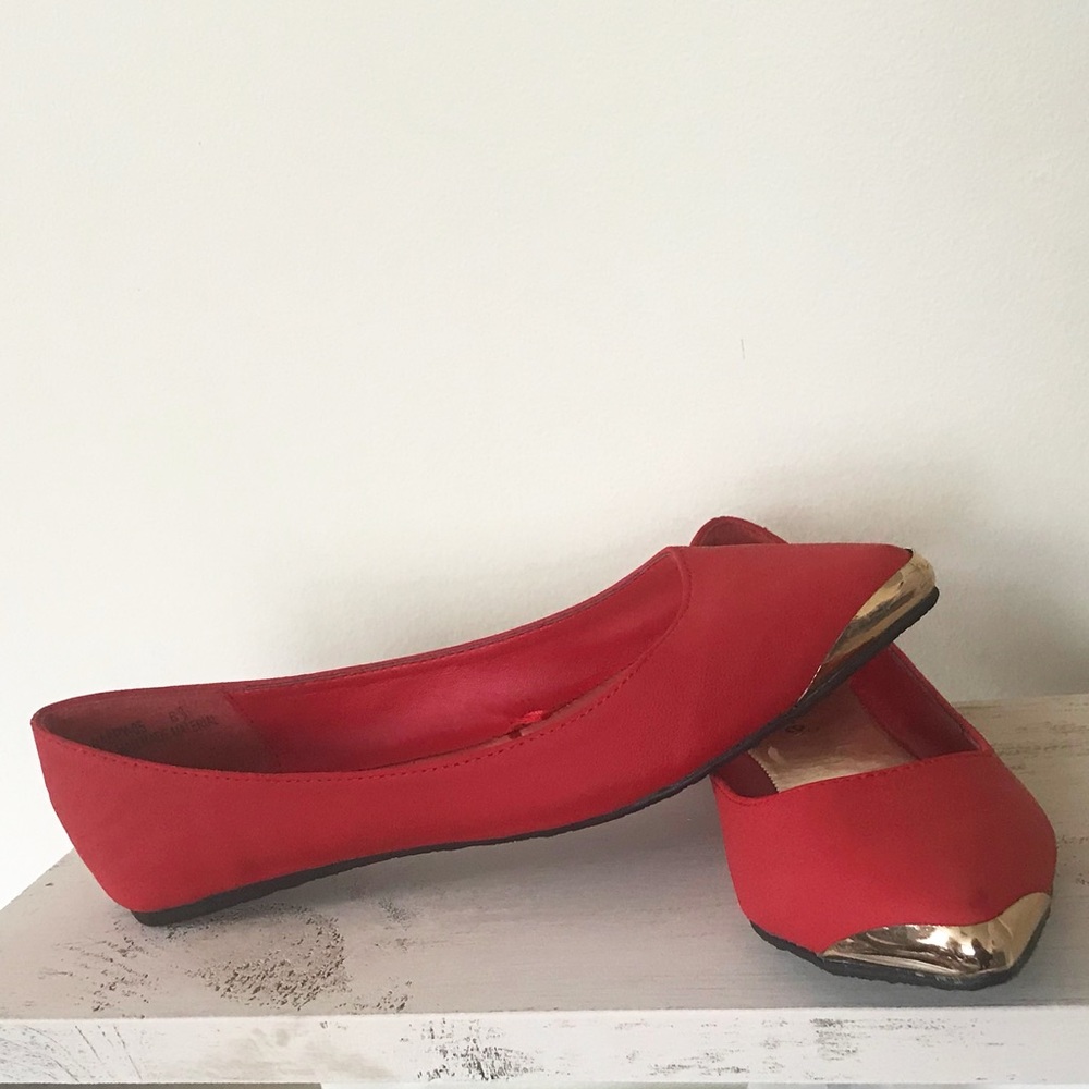 Dollhouse Gold Tipped Flats